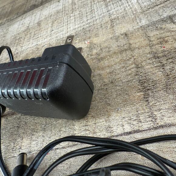 Intertek Switching Power Adapter Cord Model OBL-0900700U 100-240V 50/60Hz - Picture 6 of 11